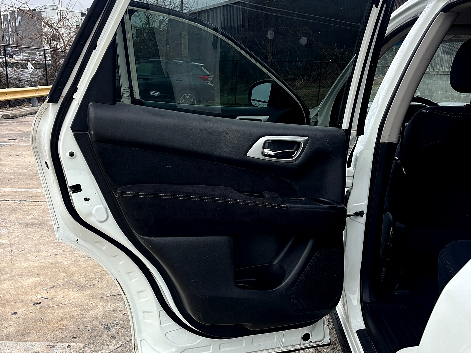 2016 Nissan Pathfinder SV - Photo 9