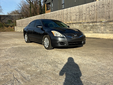 2010 Nissan Altima S's photo
