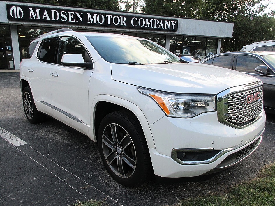 GMC Acadia photo 2