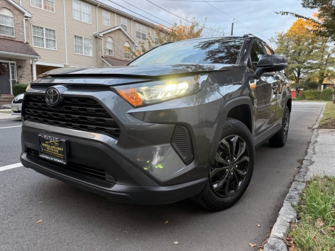 2019 Toyota RAV4 LE's photo