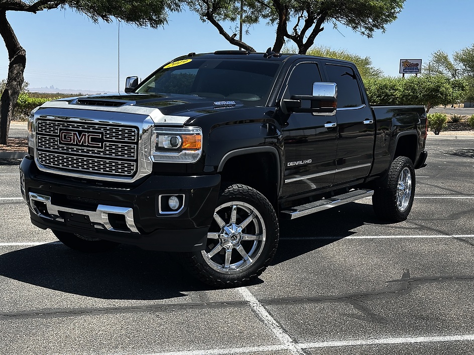 2019 GMC Sierra 4WD Crew Cab Standard Box Denali's photo