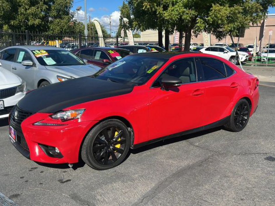 2016 Lexus IS 200t's photo