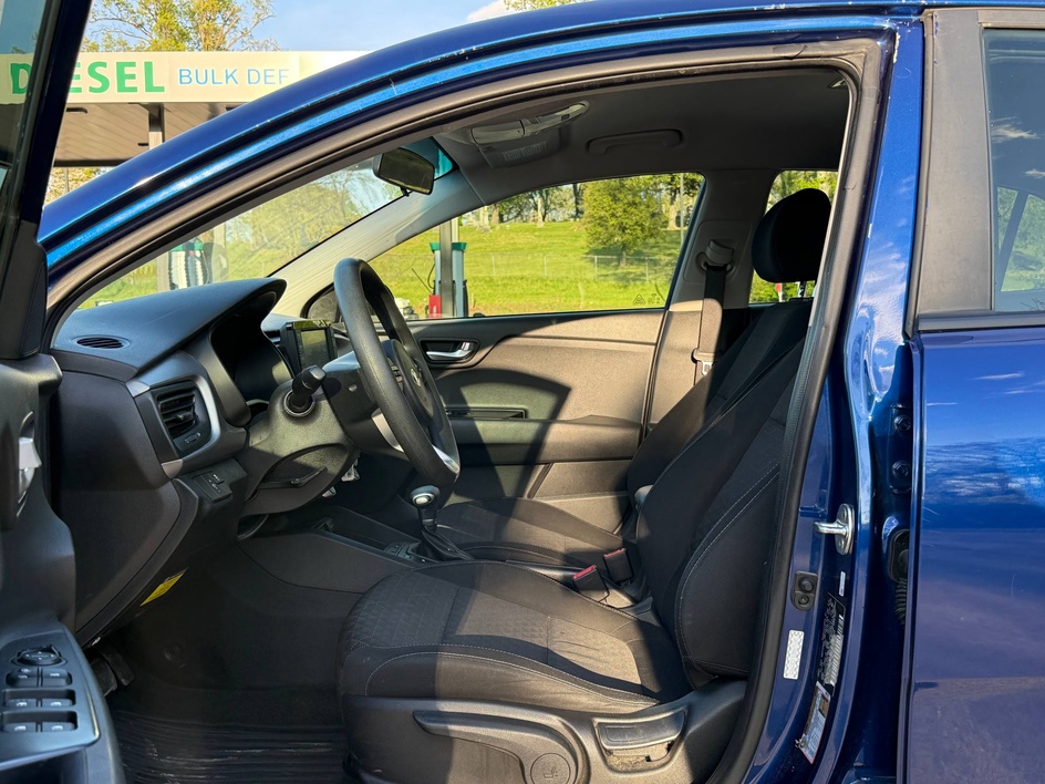 2020 Kia RIO S - Photo 17