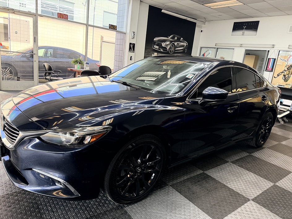 2017 Mazda EZ-6 i Grand Touring Auto's photo