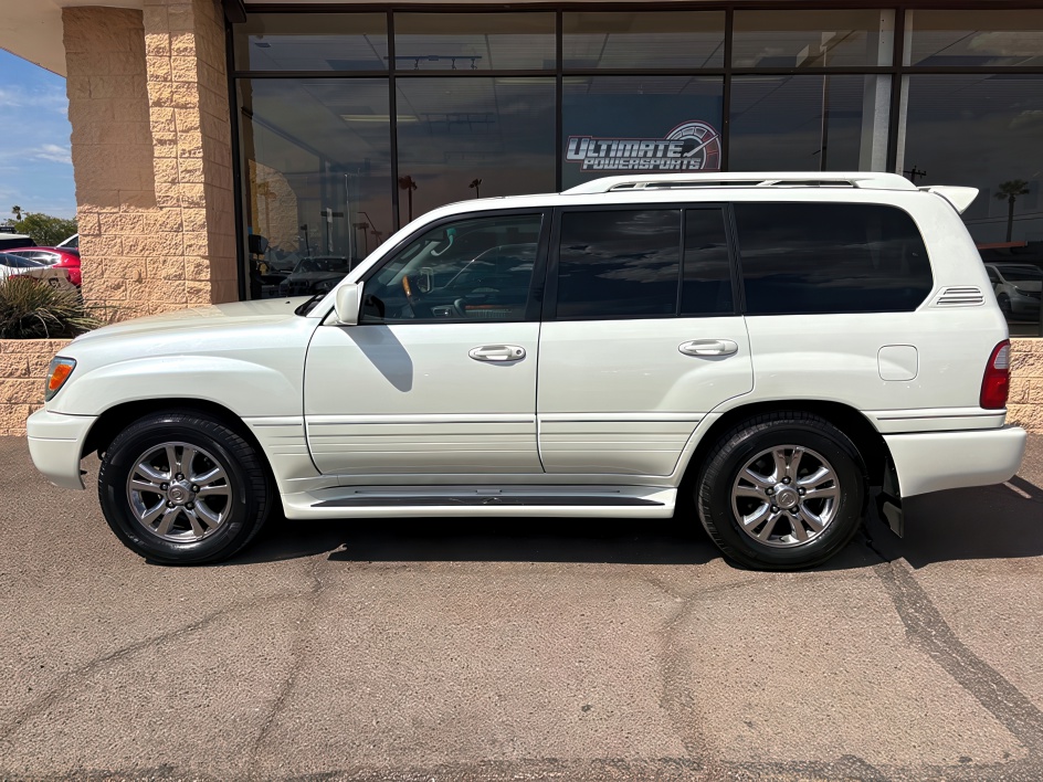 2005 Lexus LX 470 photo 3