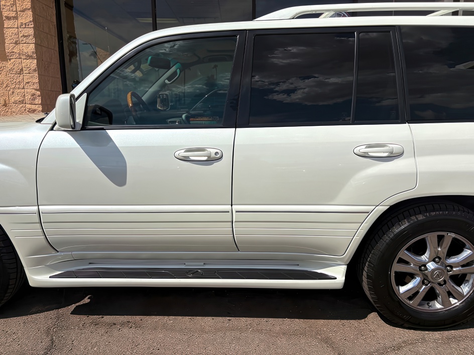 2005 Lexus LX 470 photo 9
