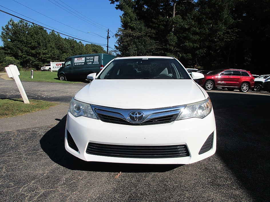 Toyota Camry photo 2