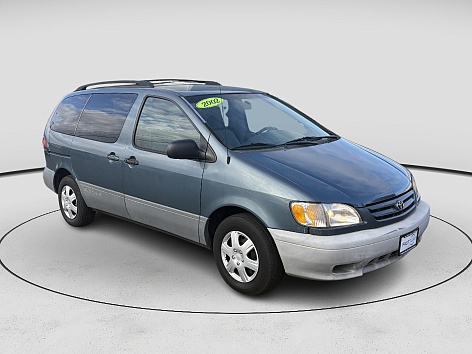 2002 Toyota Sienna LE's photo