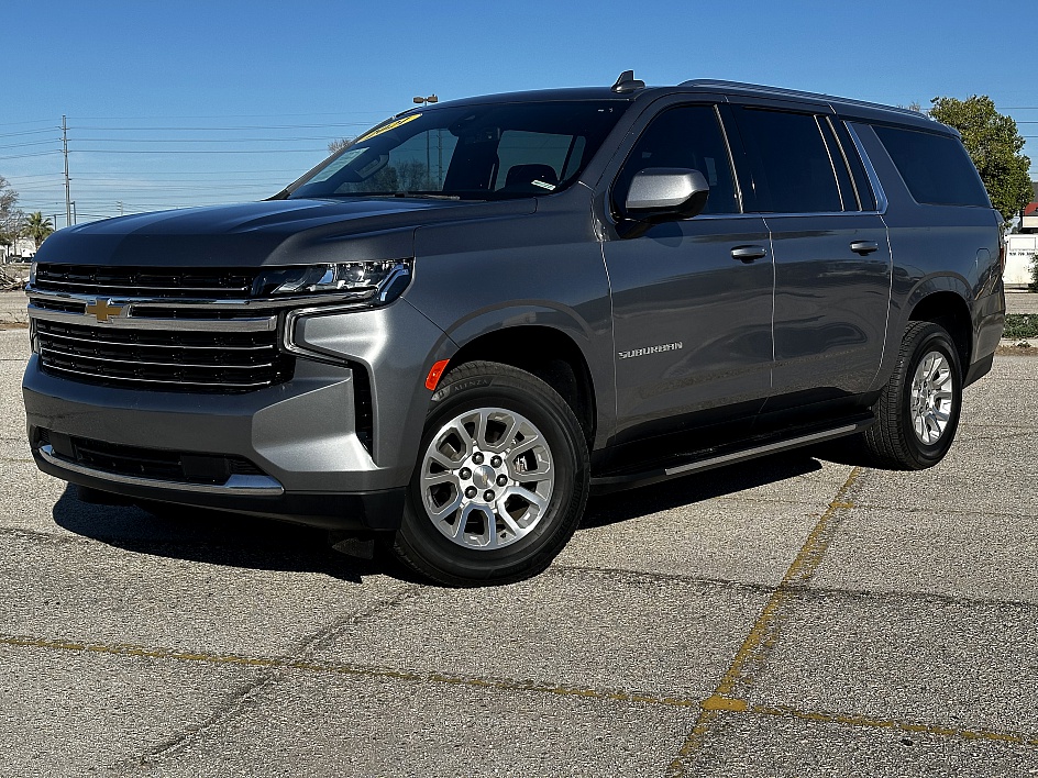 2021 Chevrolet Suburban LT's photo