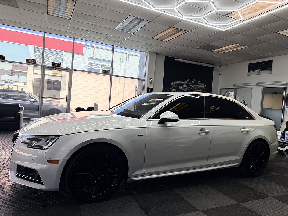 2017 Audi A4 2.0T quattro S tronic Prestige's photo