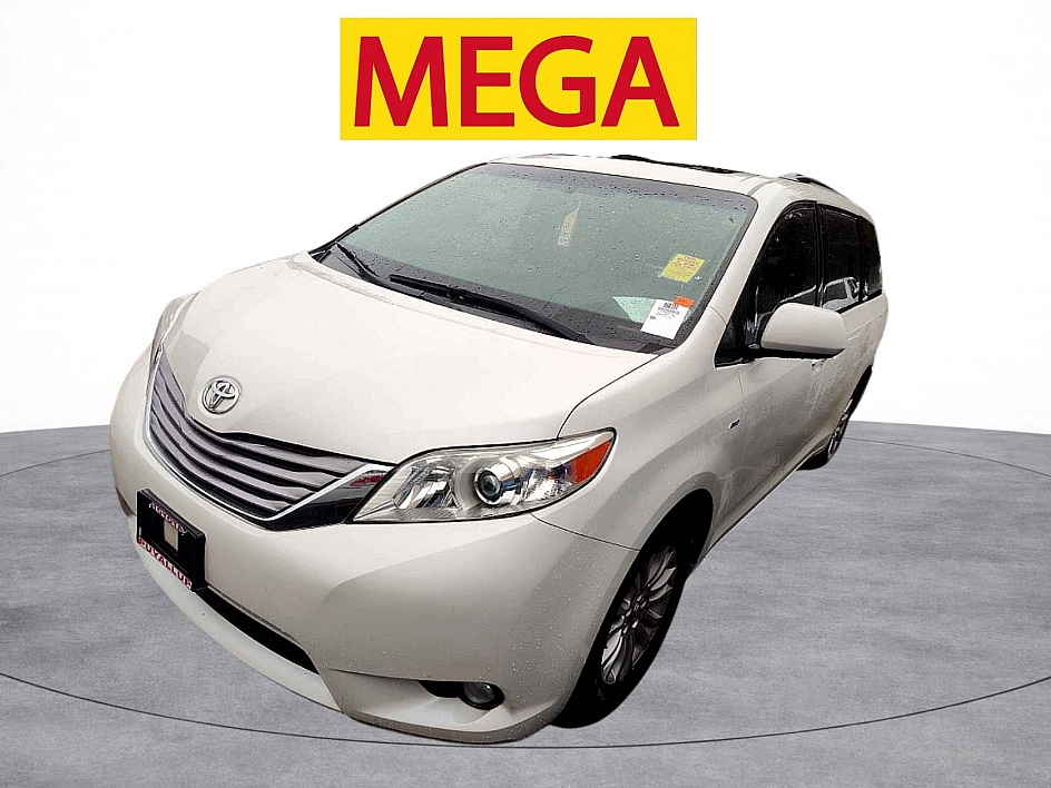 2017 Toyota Sienna XLE's photo
