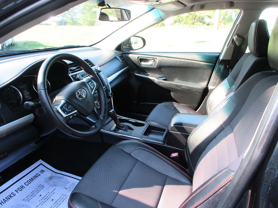 Toyota Camry photo 10