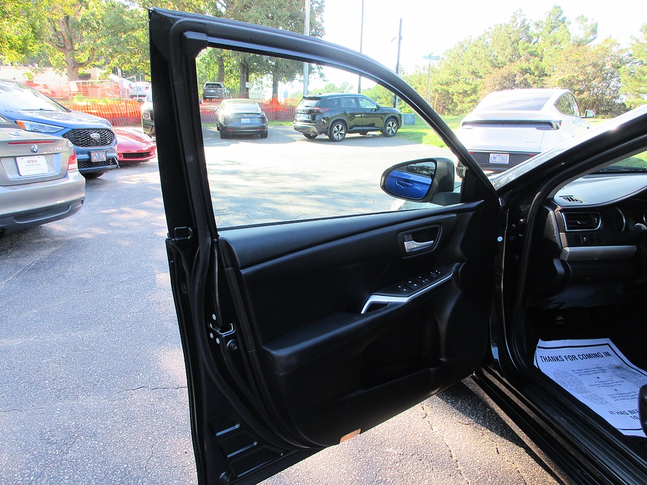 Toyota Camry photo 9
