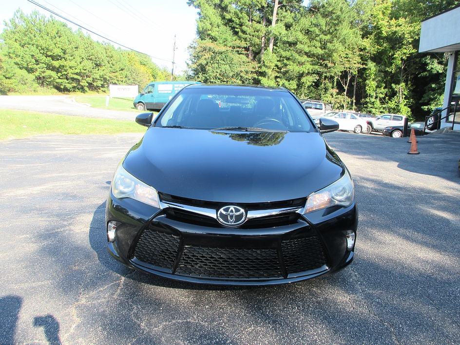 Toyota Camry photo 2