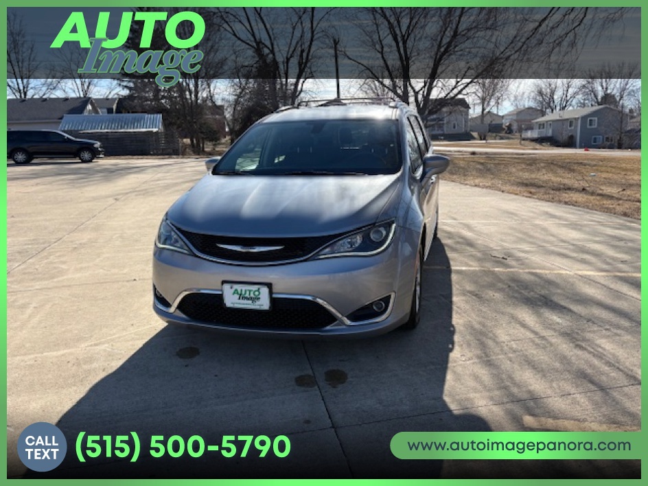 2020 Chrysler Pacifica Touring L's photo