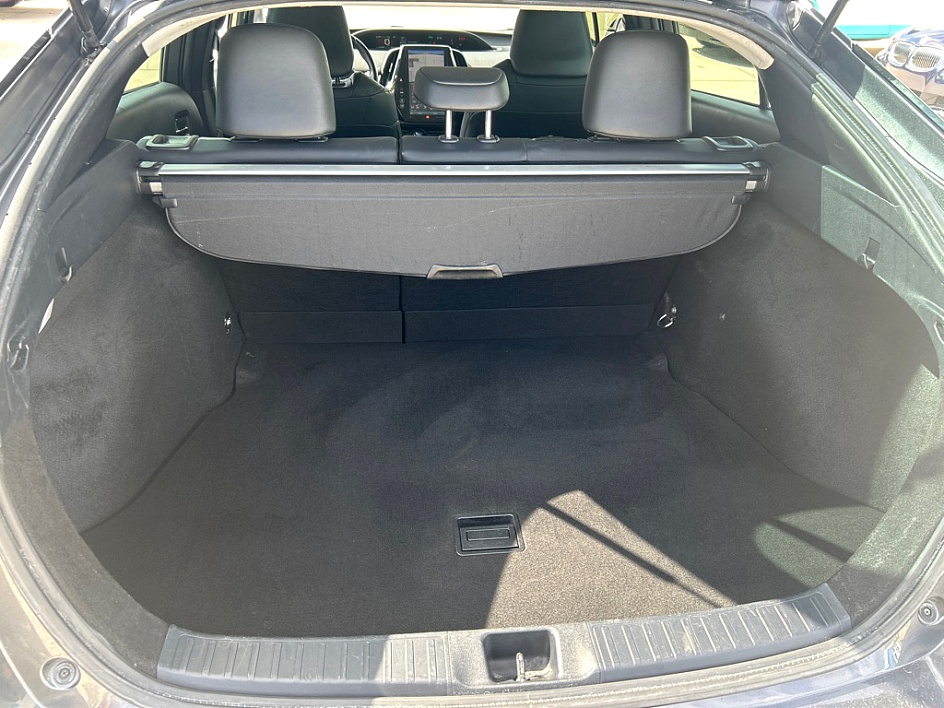 2022 Toyota Prius Limited - Photo 14