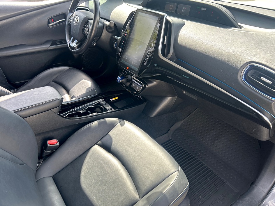 2022 Toyota Prius Limited - Photo 11