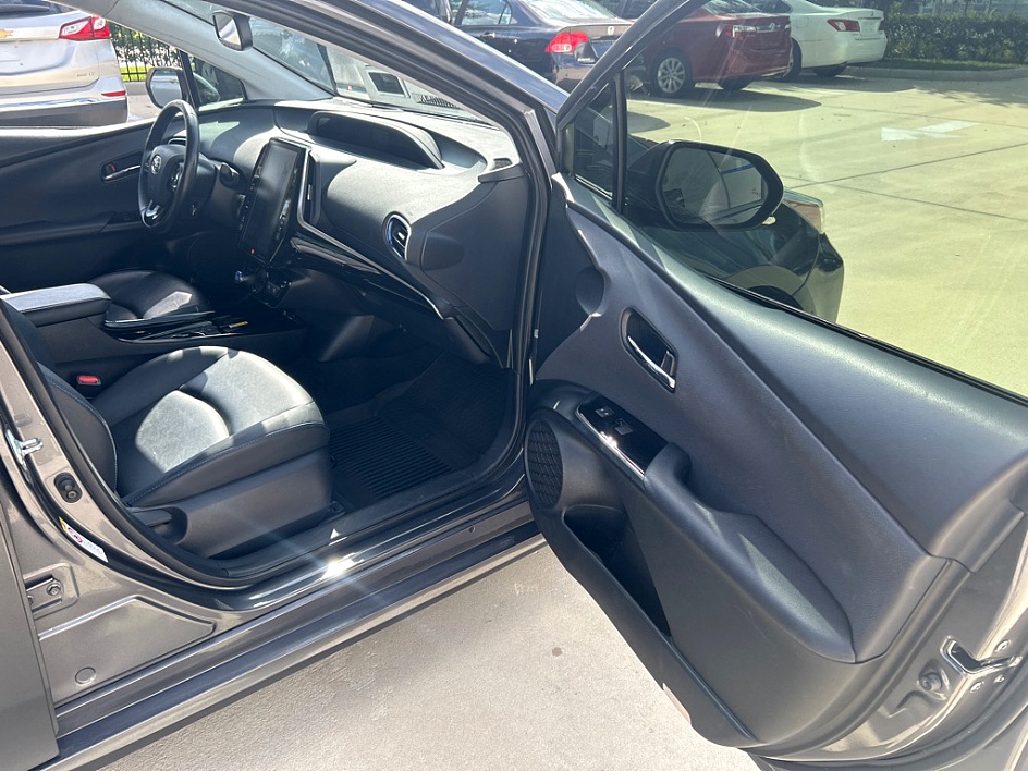 2022 Toyota Prius Limited - Photo 10