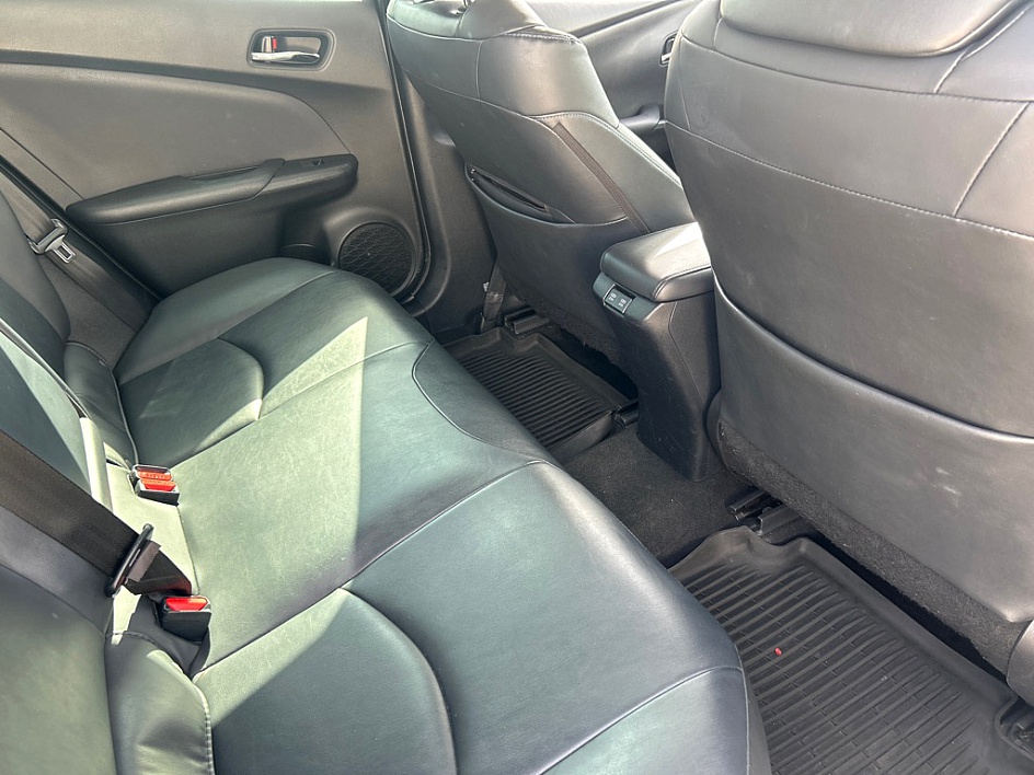 2022 Toyota Prius Limited - Photo 13