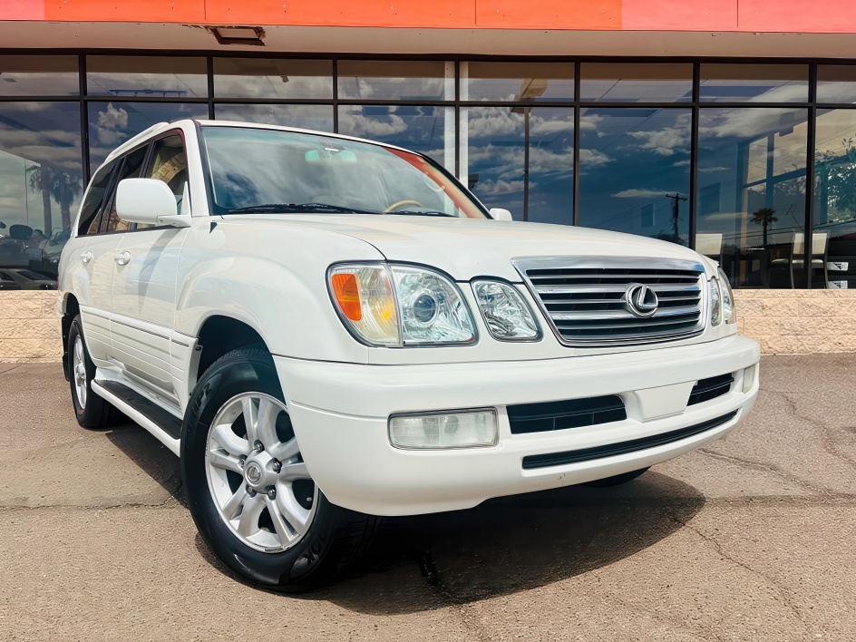 2005 Lexus LX 470 photo 2