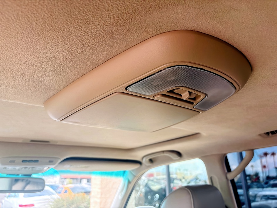 2005 Lexus LX 470 photo 11