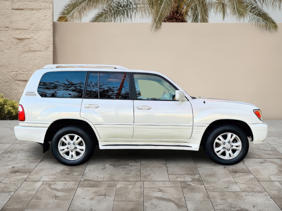 2005 Lexus LX 470 photo 3