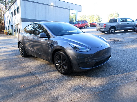 2023 Tesla Model Y Long Range's photo