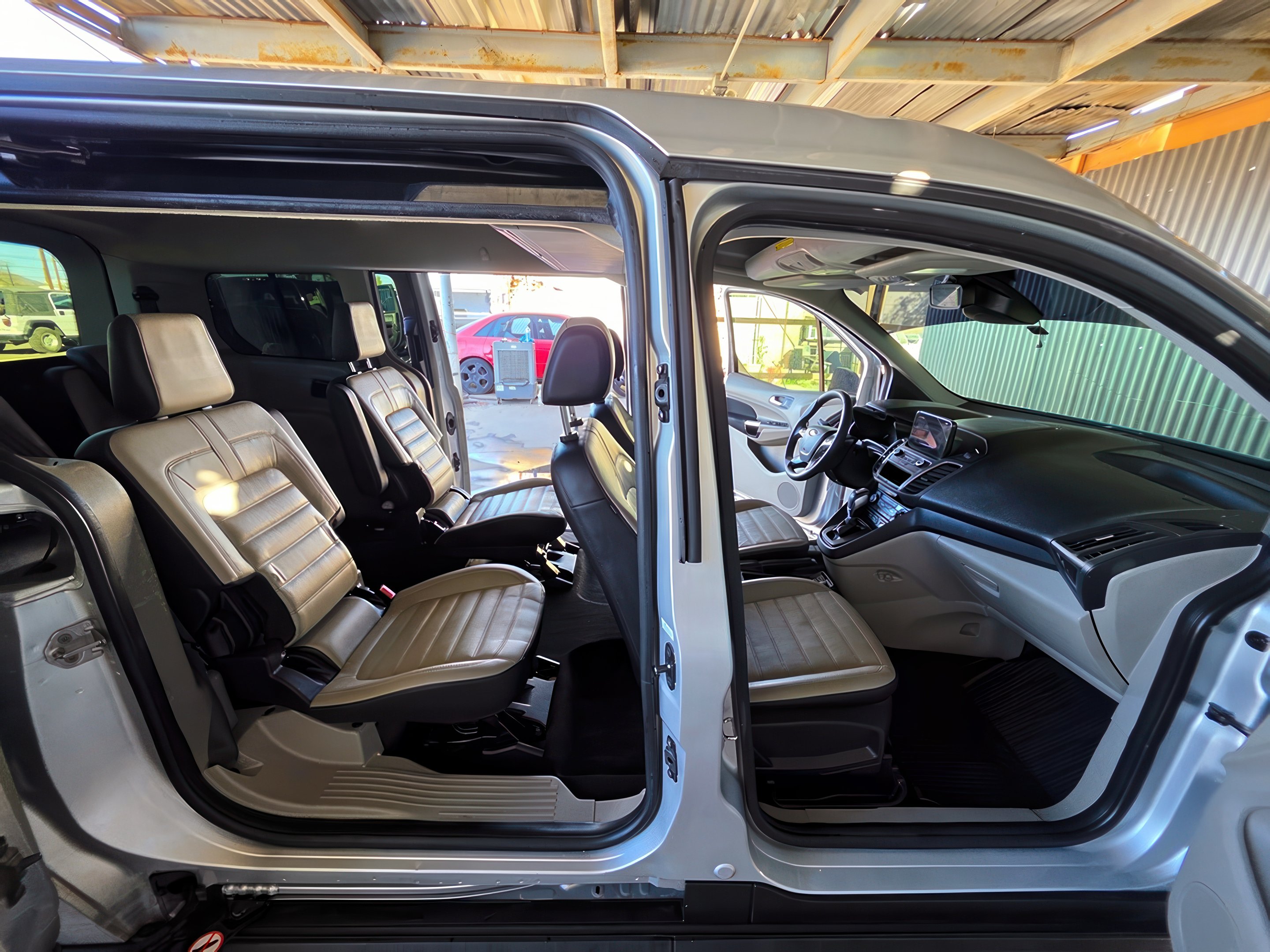 2020 Ford Transit Connect XLT - Photo 10