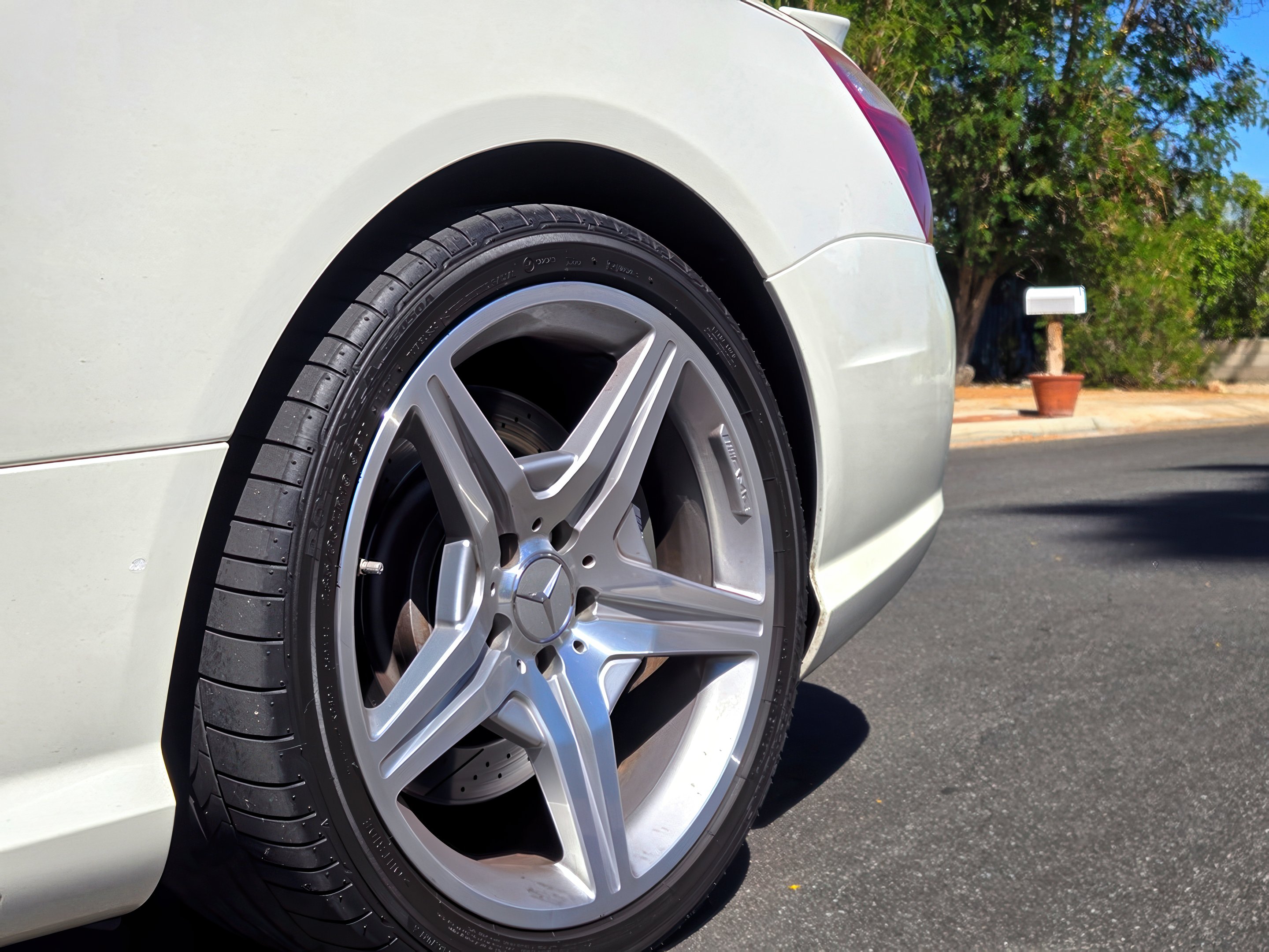 2013 Mercedes-Benz SL-Class SL63 AMG - Photo 9