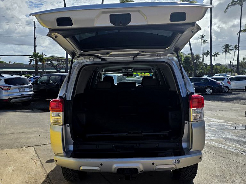 2010 Toyota 4Runner SR5 photo 3