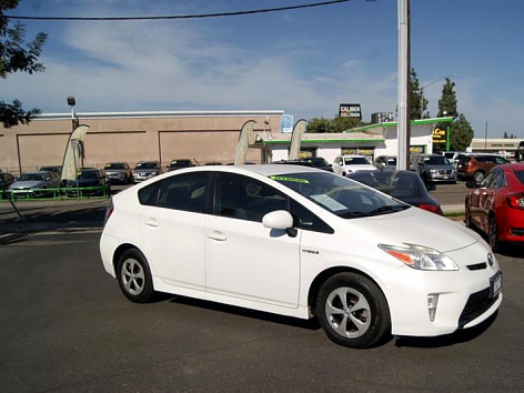 2013 Toyota Prius Four's photo
