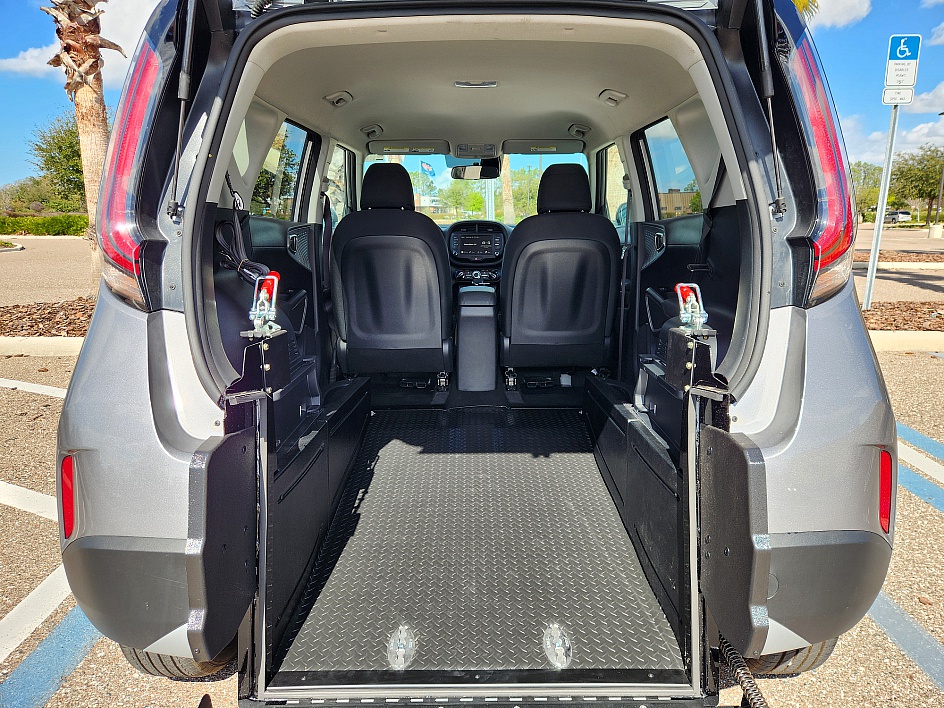 2025 Kia Soul LX - Photo 8