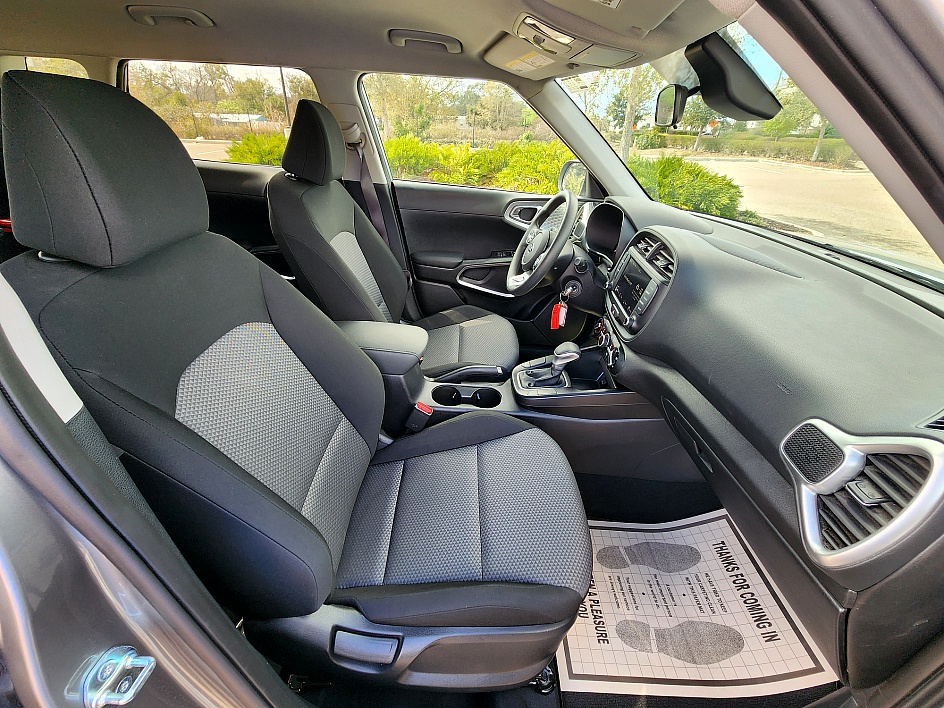 2025 Kia Soul LX - Photo 14