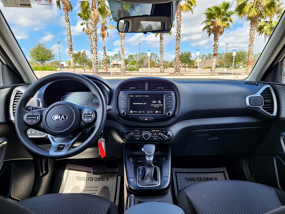 2025 Kia Soul LX - Photo 10