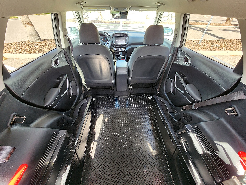 2025 Kia Soul LX - Photo 9