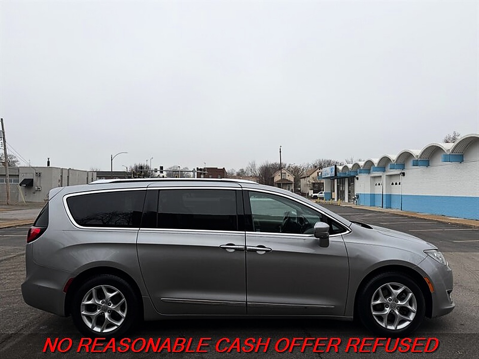 2017 Chrysler Pacifica Touring-L Plus - Photo 6