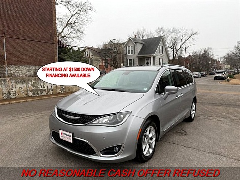 2017 Chrysler Pacifica Touring-L Plus's photo