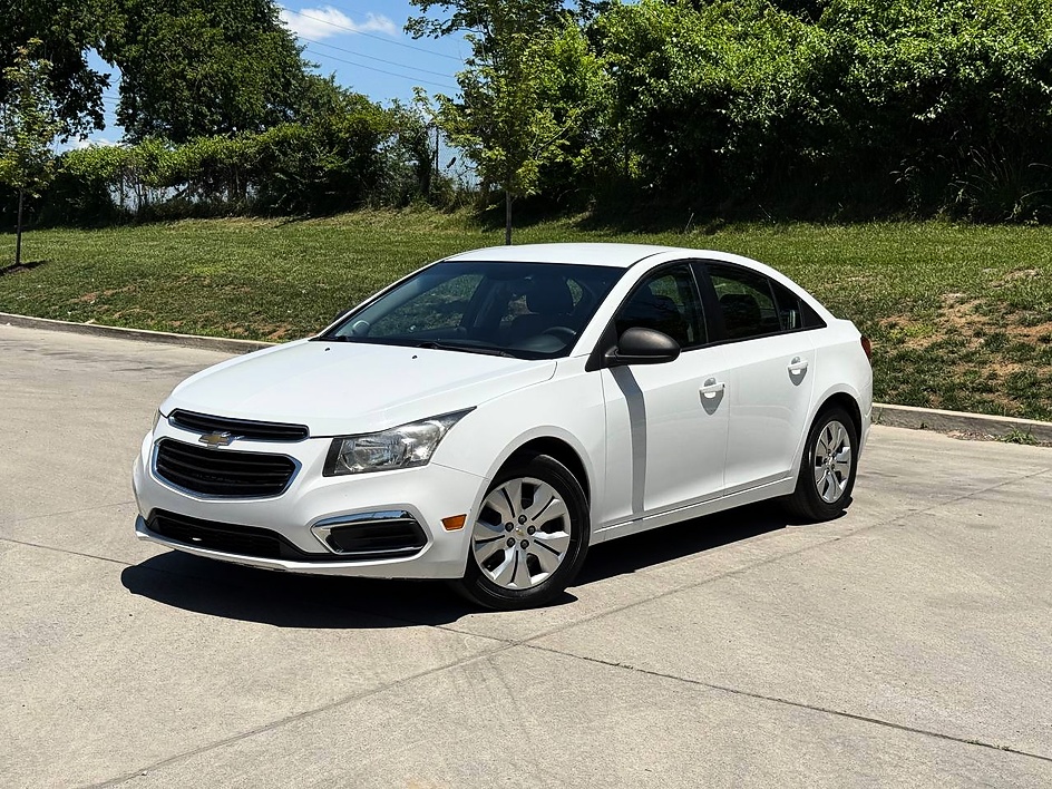 2016 Chevrolet Cruze LS Auto's photo
