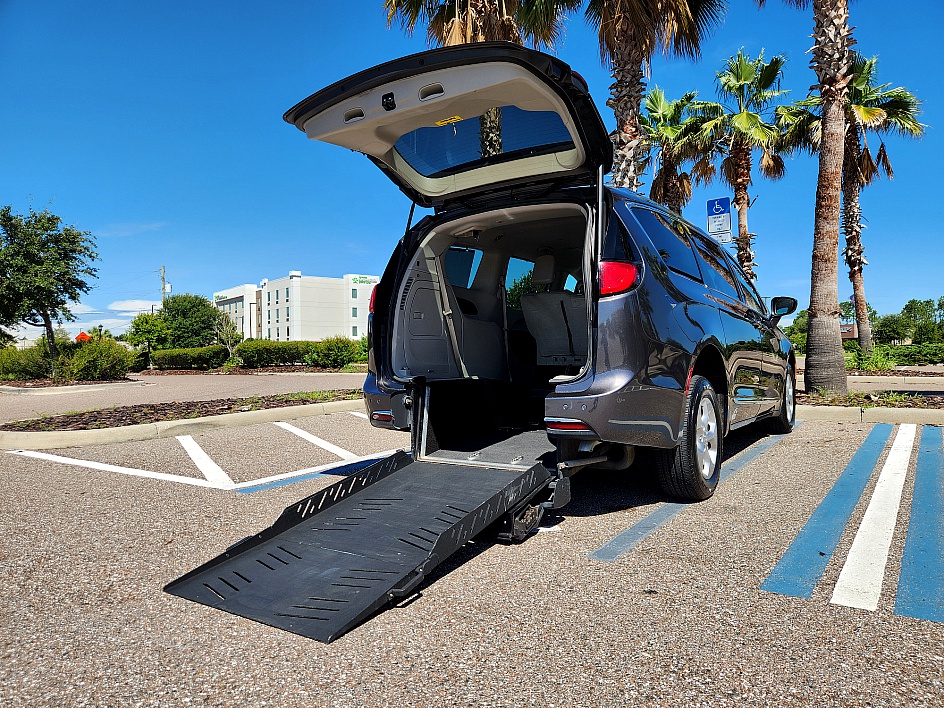 2018 Chrysler Pacifica Hybrid Touring L