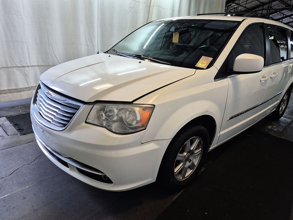 2011 Chrysler Town & Country Touring's photo