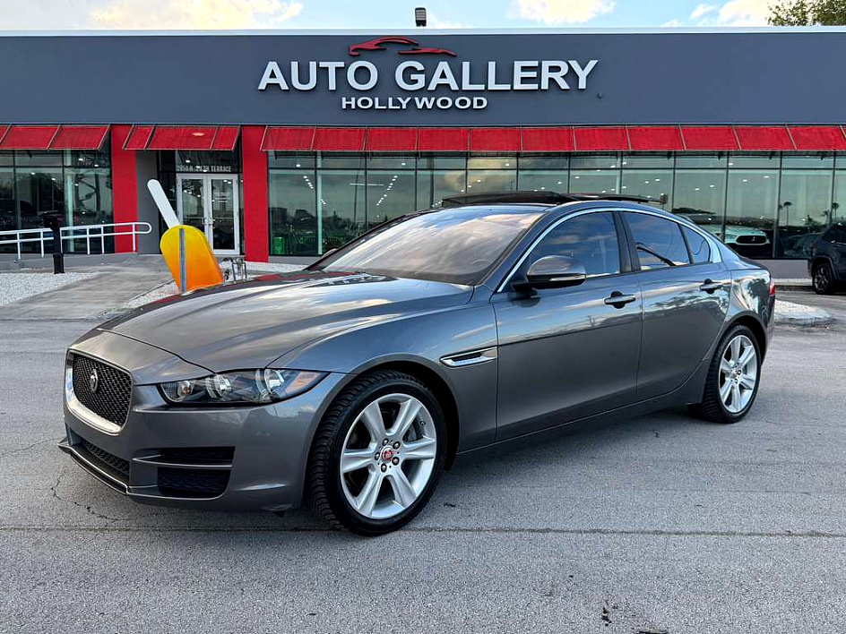 2018 Jaguar XE Premium's photo