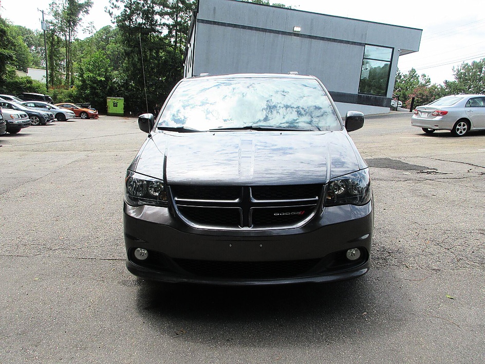 Dodge Grand Caravan photo 2