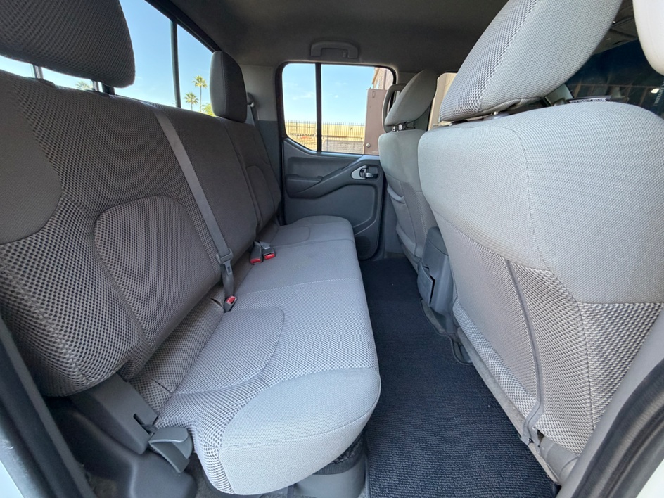 2015 Nissan Frontier SV - Photo 36