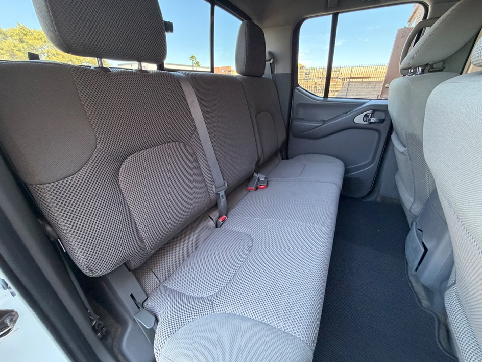 2015 Nissan Frontier SV - Photo 37