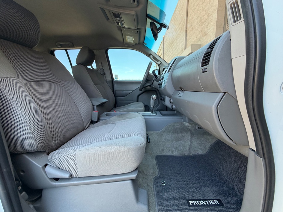 2015 Nissan Frontier SV - Photo 34