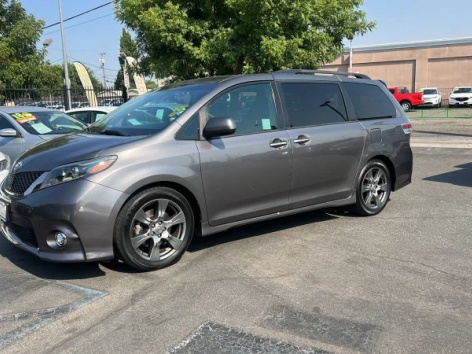 2017 Toyota Sienna SE Premium's photo