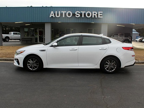 2019 Kia Optima LX's photo