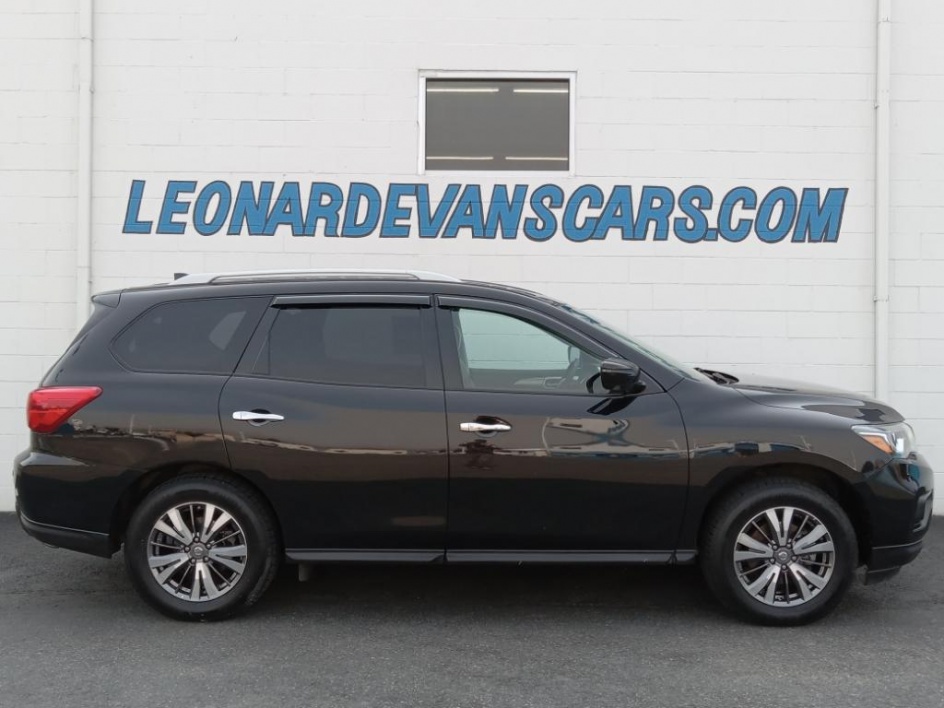 2019 Nissan Pathfinder SL's photo