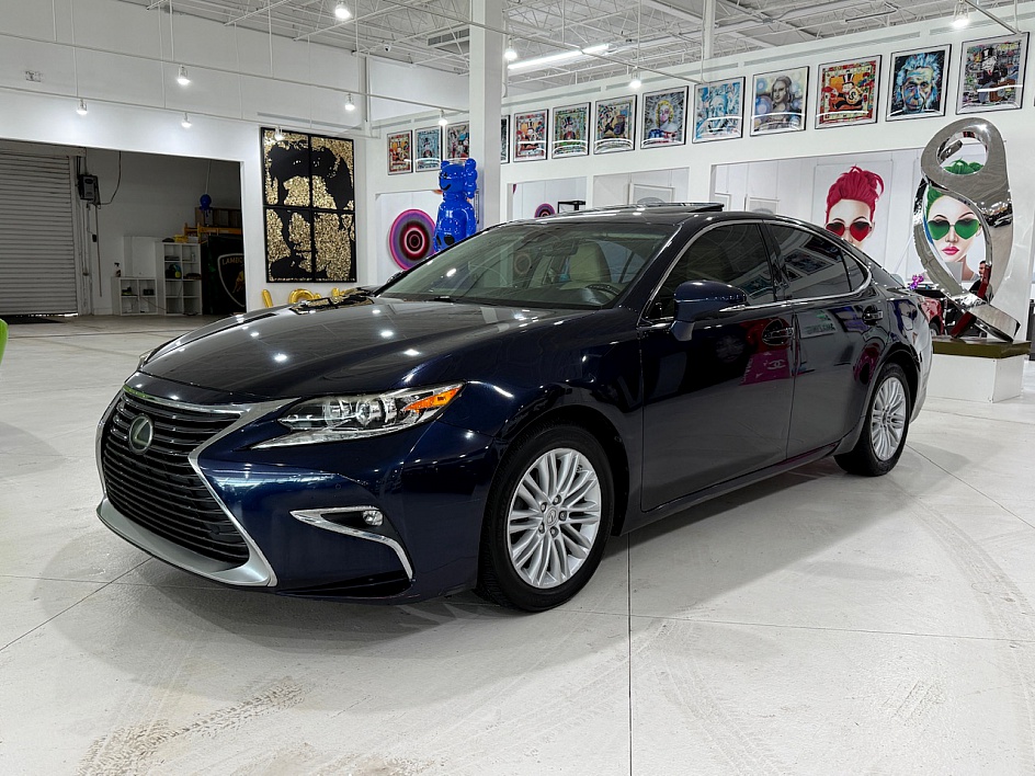2016 Lexus ES 350's photo