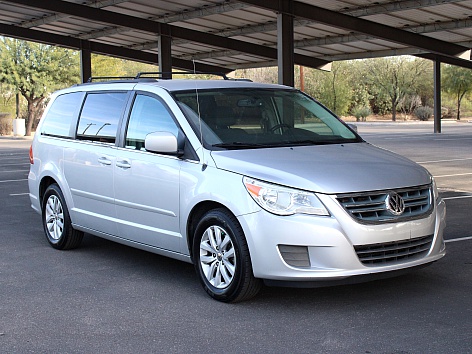 2012 Volkswagen Routan SE